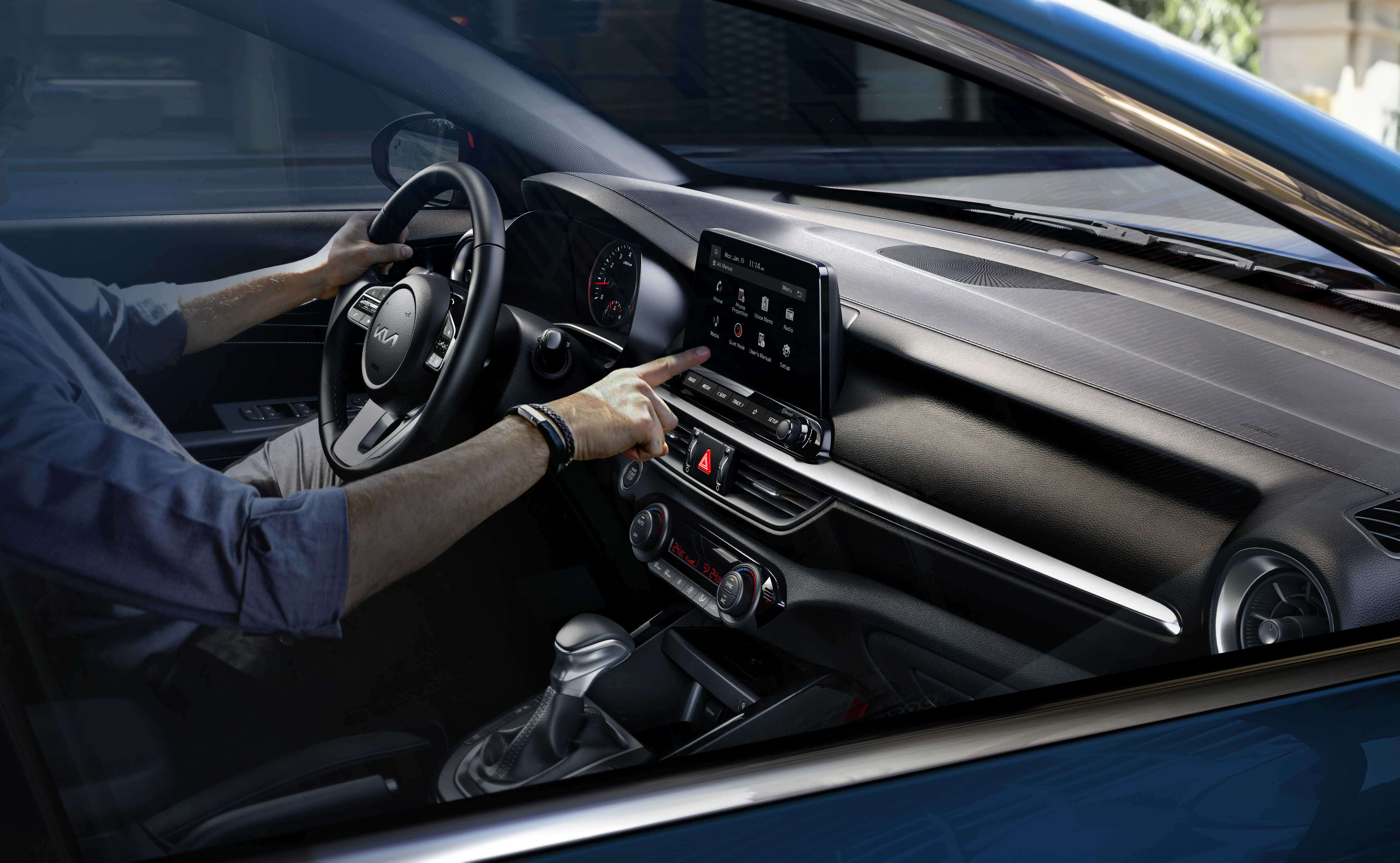 Không gian nội thất rộng rãi, mang đậm tính công nghệ 